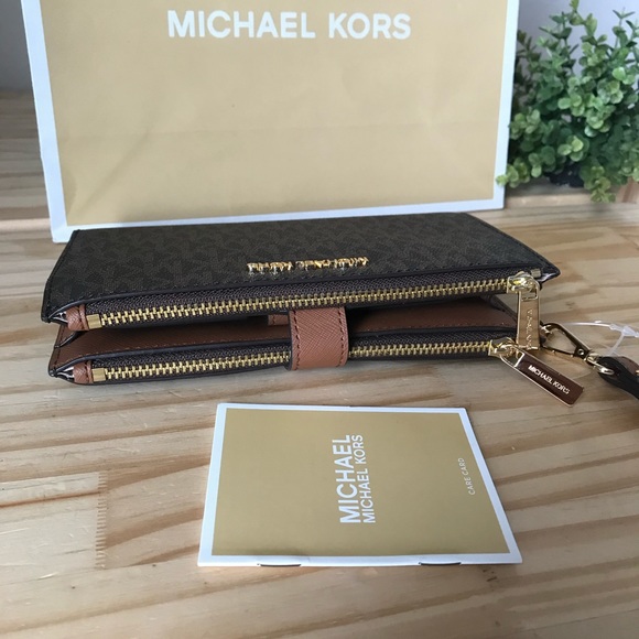 Michael Kors Wallet🎈🎈 - Picture 3 of 8